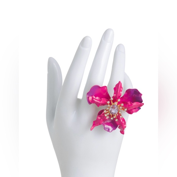 Betsey Johnson Jewelry - BETSEY JOHNSON GOLD PLATED ORCHID STRETCH COCKTAIL RING - NWT